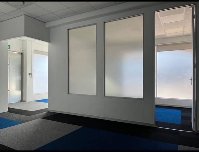 BUSINESS PROPERTY TO RENT IN CLAREMONT